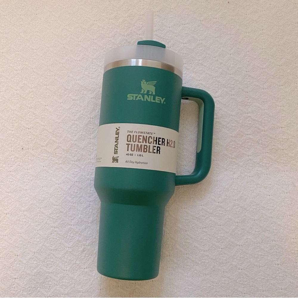 COPY - NWT Stanley The Flowstate Quencher H2.0 Tumbler 40oz in Alpine Green